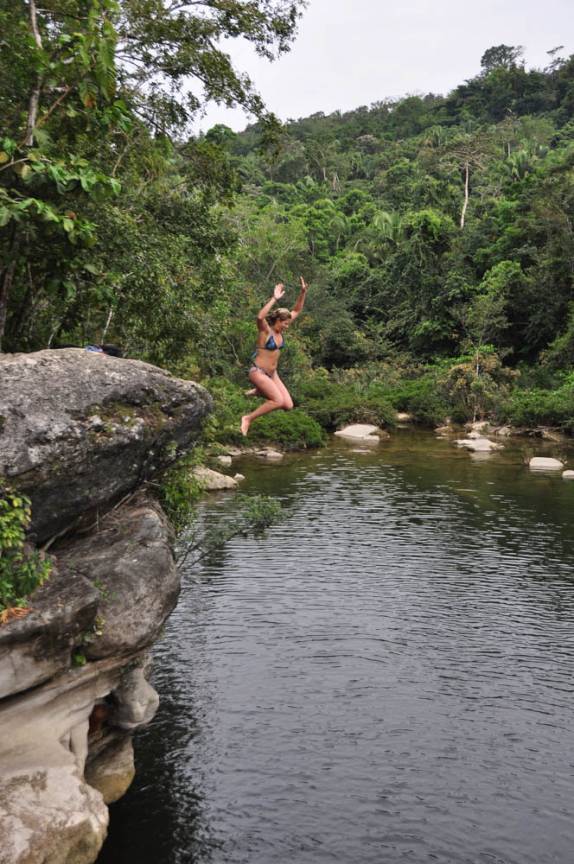 ... em piscina natural do Rio Blanco National Park, no sul de Belize